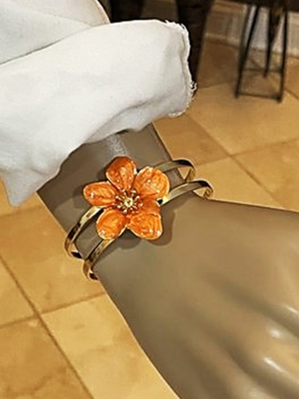 NWT Fashion & Elegance Drip Oil-Style Enamel 5 Petal Flower Open Bangle Bracelet - Picture 5 of 9